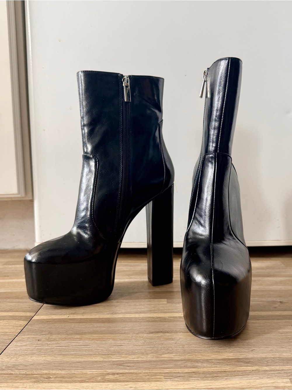 Steve Madden Black Leather Platform Chunky Heel Ankle Boots, women’s size 6